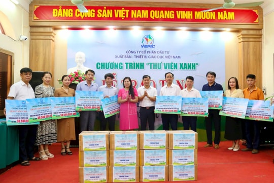 Trao tặng gần 10.000 bản sách và thiết bị giáo dục trị giá 355 triệu đồng cho 13 trường tiểu học ở Hải Dương