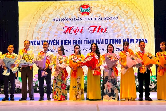 Chủ tịch Hội Nông dân thị trấn Gia Lộc Hoàng Mai Văn giành giải nhất Hội thi tuyên truyền viên giỏi