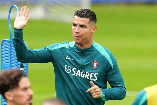 Kênh YouTube của Ronaldo lập kỷ lục Guinness