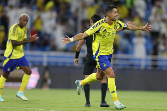 Ronaldo ghi bàn đá phạt thứ 64