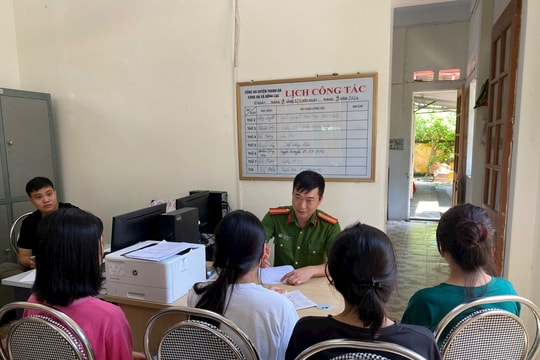 Chưa vào năm học mới, nữ sinh đã đánh nhau