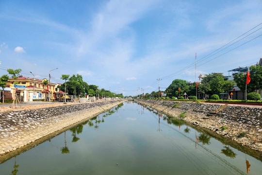 Bình Giang không để tái diễn tình trạng rác thải ngập kênh mương