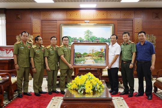 Đoàn đại biểu Công an tỉnh Viêng Chăn (Lào) thăm và làm việc tại Hải Dương
