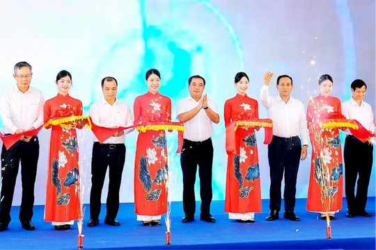Đồng chí Bí thư Tỉnh ủy Trần Đức Thắng dự khánh thành các dự án đường dây 500kV mạch 3