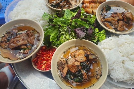 Hai ngày ở Hà Nội thưởng thức món ăn đường phố