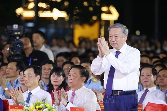 Top leader attends special artistic programme honouring President Ho Chi Minh's testament