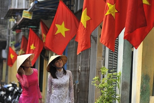 Bắc Bộ nắng nóng, chiều tối có mưa dông