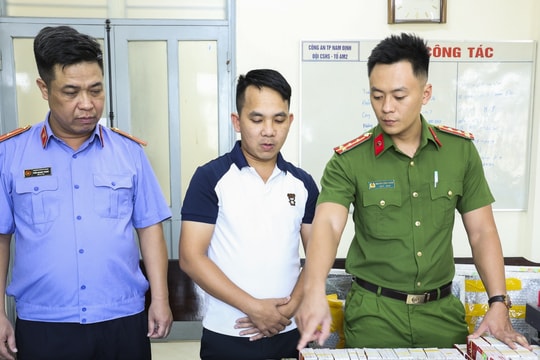 Tạm giữ đối tượng mua bán trái phép hơn 18.000 tài khoản ngân hàng ở Nam Định