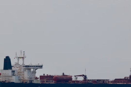 Hai tàu thương mại bị tấn công ở ngoài khơi của Yemen