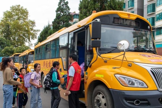 Tai nạn xe buýt tại Trung Quốc khiến ít nhất 10 người thiệt mạng