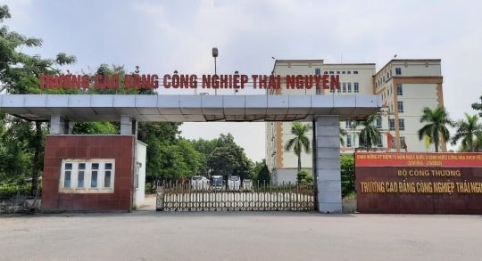 Hàng loạt học sinh Trường Cao đẳng Công nghiệp Thái Nguyên nhập viện
