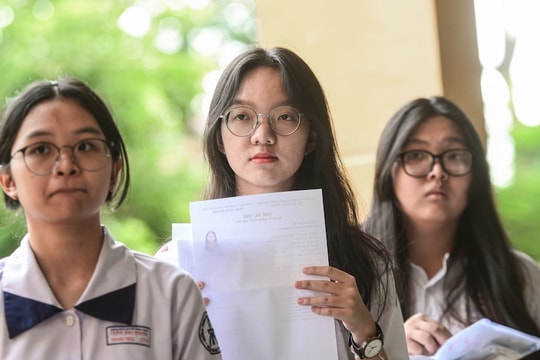 Điểm chuẩn cao chót vót, hàng loạt ngành sư phạm vẫn phải xét tuyển bổ sung