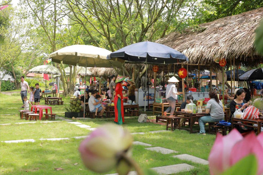 Khai mạc chợ quê hội thu Kiếp Bạc (Chí Linh)