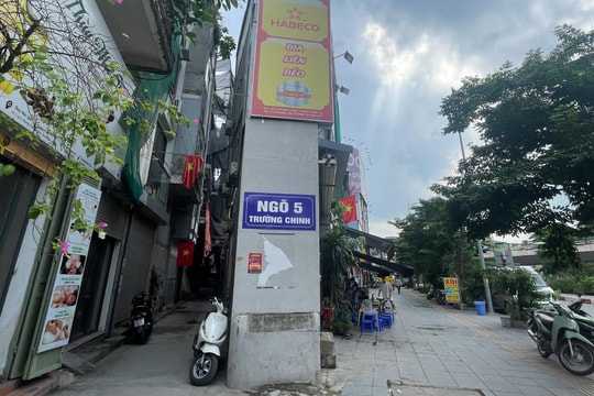 Những ngôi nhà kỳ dị trên con đường đắt như vàng ở Hà Nội
