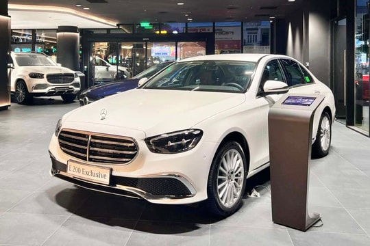 Mercedes E-class giảm giá hàng trăm triệu đồng