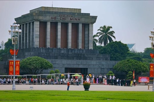 Đẩy mạnh chuyển đổi số trong quản lý khách vào Lăng viếng Bác