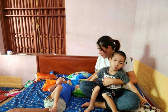 Cảnh éo le của gia đình có 2 con bại não ở Bình Giang