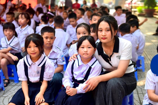 Niềm vui “kép” của học sinh dân tộc thiểu số ở Hải Dương trong ngày khai giảng