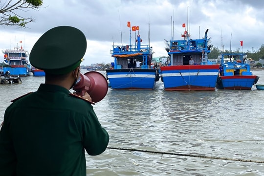 Không cho tàu thuyền rời cảng, có thể đóng cửa một số sân bay vì bão số 3