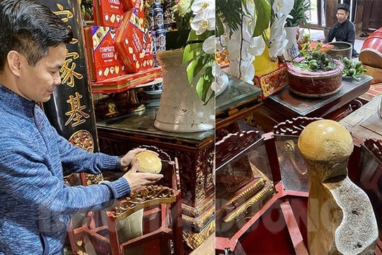 Xoa cặp xương chân voi khi về Lễ hội mùa thu Côn Sơn - Kiếp Bạc