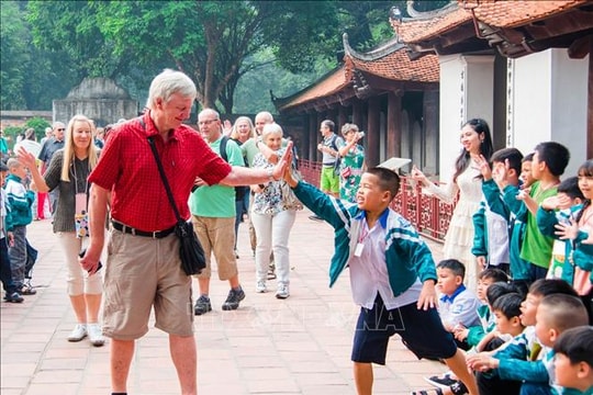 Hơn 1,4 triệu khách quốc tế đến Việt Nam trong tháng 8