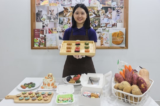 Cô gái khởi nghiệp bằng tiệm bánh ngọt cho thú cưng