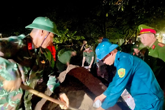 Bộ đội Hải Dương hỗ trợ xã Lê Lợi (Chí Linh) phòng chống bão số 3