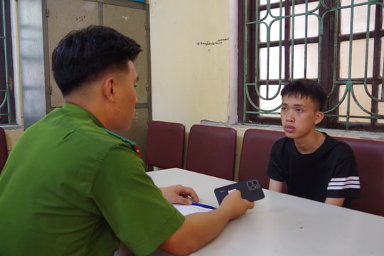 Khởi tố đối tượng đi nhờ xe rồi cướp điện thoại tại cầu vượt 789