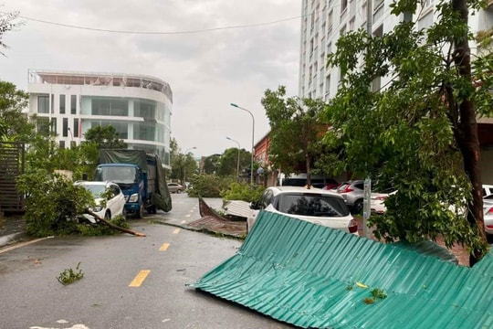 Đường phố Hải Dương ngổn ngang sau bão