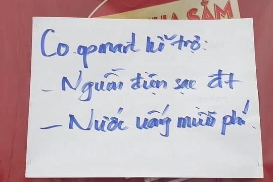 Các siêu thị mở cửa sớm, cung cấp nước uống, sạc điện thoại miễn phí cho người dân sau bão