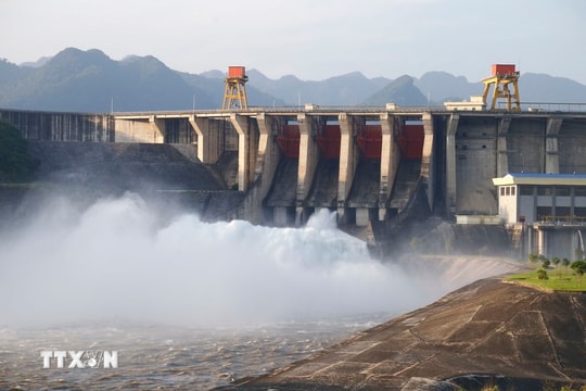 Mở thêm cửa xả đáy hồ thuỷ điện Tuyên Quang vào lúc 20 giờ ngày 8/9
