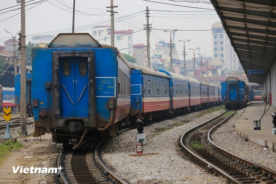 Ngành đường sắt chở miễn phí 100 tình nguyện viên từ Huế ra khắc phục bão số 3