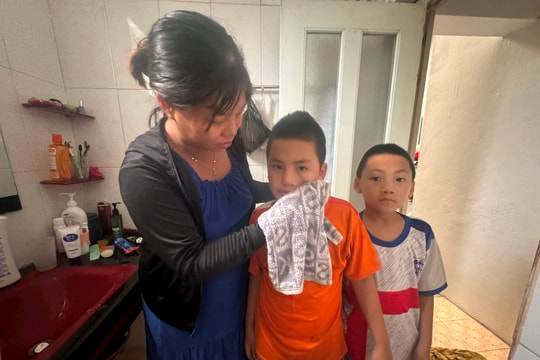 Mẹ khuyết tật nhẹ nuôi con khuyết tật nặng