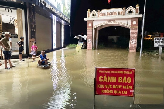 Nước sông Cầu dâng cao lịch sử, dân Thái Nguyên thâu đêm chạy lụt