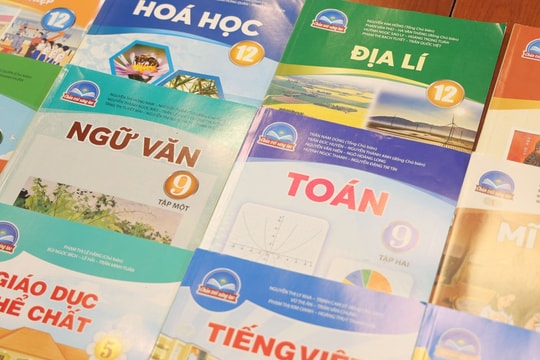 Cung cấp bổ sung sách giáo khoa, giúp học sinh nhanh chóng ổn định học tập