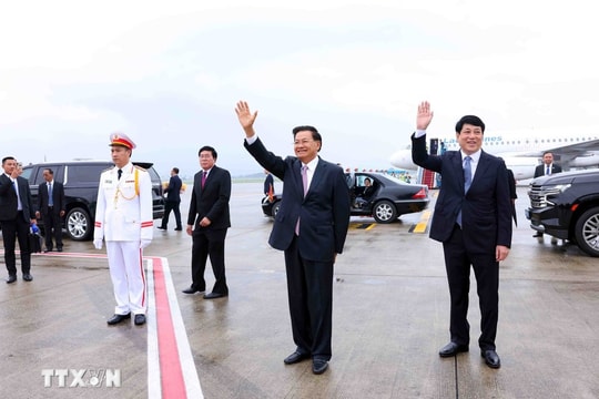 Tổng Bí thư, Chủ tịch nước Lào Thongloun Sisoulith bắt đầu chuyến thăm Việt Nam