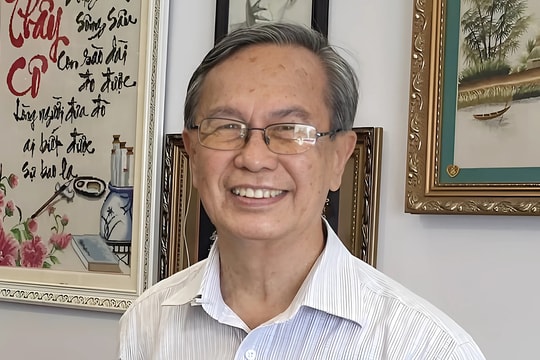 Một giáo sư miền Nam rút hết tiền dưỡng già, ủng hộ đồng bào miền Bắc bị lũ lụt 1 tỷ đồng