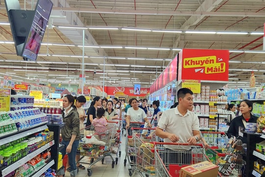 Giá thực phẩm ở TP Hải Dương tăng vọt vì người dân mua hàng tích trữ