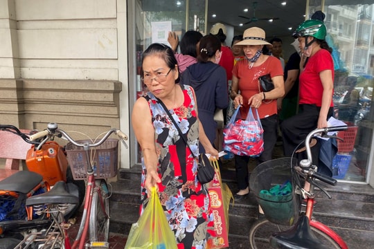 Đừng vội tích trữ hàng hóa vì tin đồn "vỡ đê"