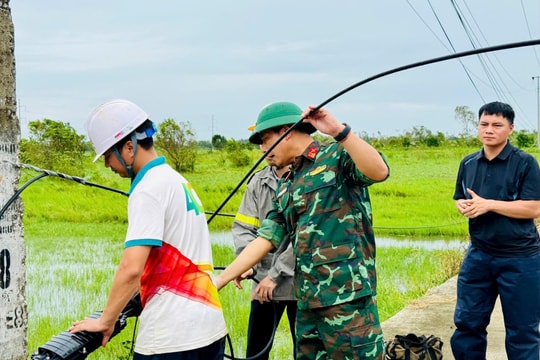 Điện thoại bàn, roaming, loa lưu động cùng người Hải Dương vượt bão lũ
