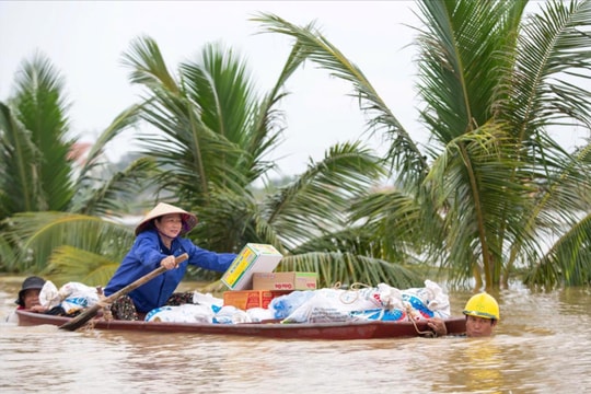 Từ thiện phải từ tâm, đừng để khi công khai lại "lòi đuôi chuột"
