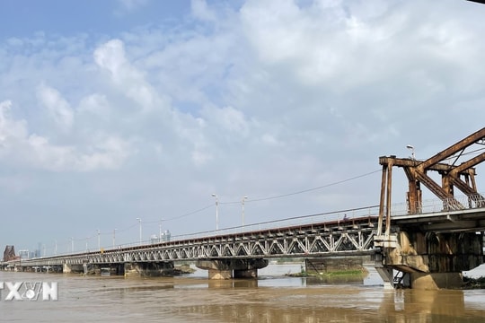 Nước sông rút, chạy tàu trở lại qua cầu Long Biên và cầu Đuống từ ngày 13/9