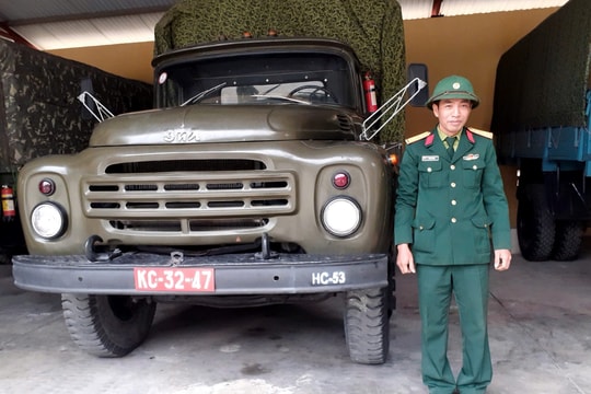 Truy tặng Huân chương Bảo vệ Tổ quốc cho Trung tá Tăng Bá Hưng hy sinh khi tham gia khắc phục hậu quả bão số 3