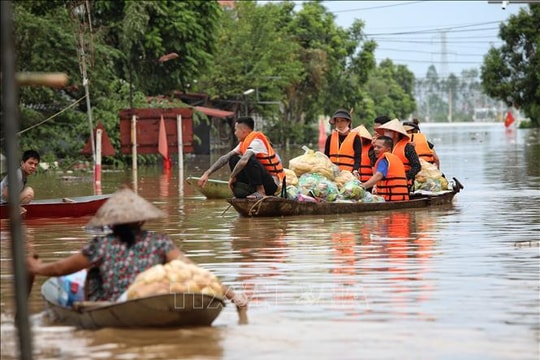 Chương trình nghệ thuật "Việt Nam kiên cường" chung tay vì đồng bào vùng bão lũ