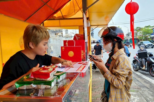 Lượng khách mua bánh Trung thu Hữu Bình giảm khoảng 30%