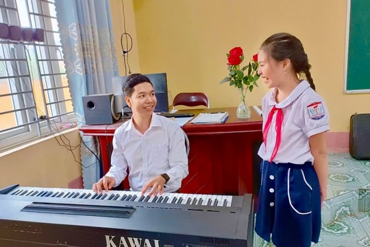 Thầy giáo yêu quê hương qua những bài hát