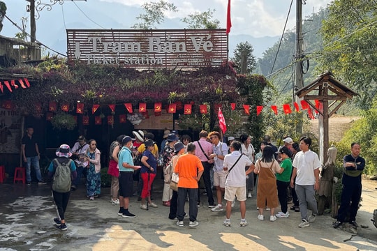 Nhiều điểm du lịch Sa Pa mở lại nhưng khách khó tiếp cận