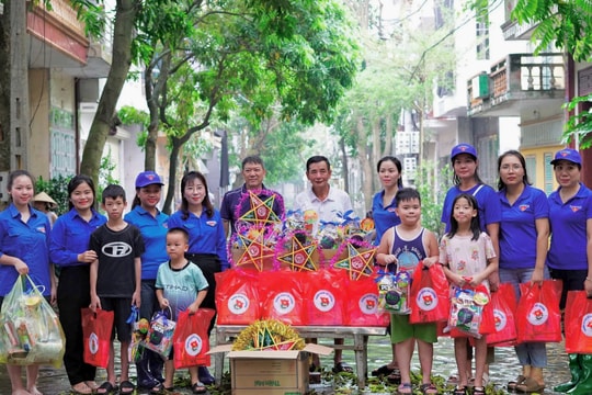 Gần 200.000 trẻ em Hải Dương được trao quà Trung thu
