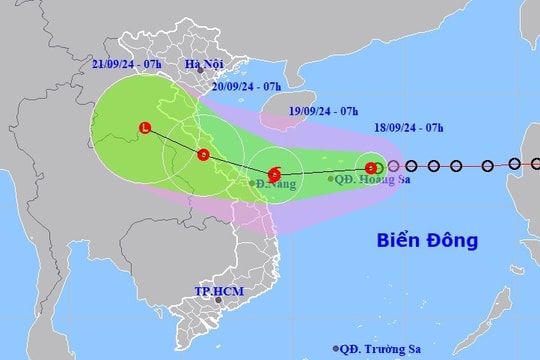 Áp thấp nhiệt đới cách quần đảo Hoàng Sa 220km, miền Trung mưa lớn từ hôm nay 18/9