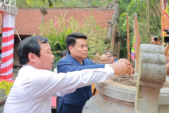 Tưởng niệm 582 năm ngày mất Nguyễn Trãi ở Côn Sơn (Chí Linh)